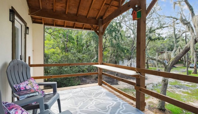 Peaceful Lakefront Getaway with Hot Tub & Kayaks