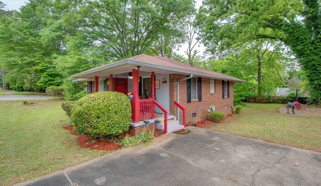 Peaceful Porch, Yard! Riverdale Home Near Dtwn ATL