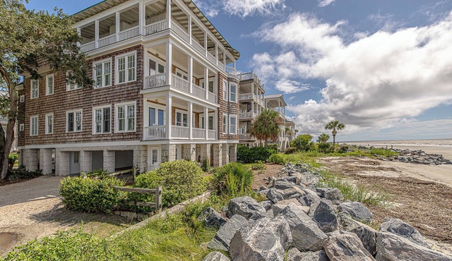 Pent House, Pet Friendly, Elevator, Roof Deck, Ocean views!