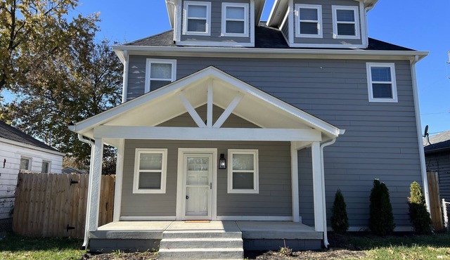 PERFECT - LARGE CUSTOM HOME - Completely Renovated, Beautiful Fenced in Yard!