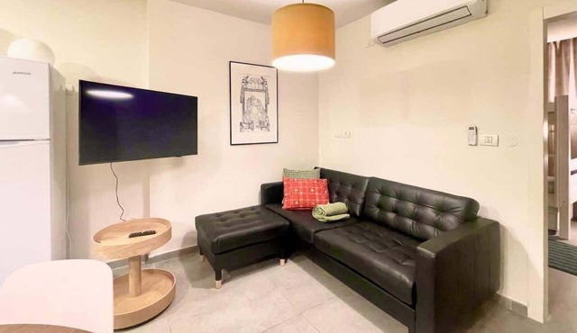 Perfectly Cozy 3BR Duplex Nachlaot in Jerusalem