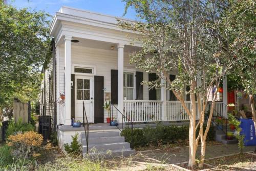 Perfectly Located 1 Bedroom I Uptown - Magazine St