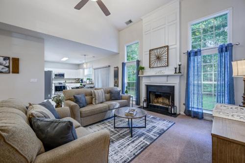Pet-Friendly 3BR w Porch & Grill Weekday Deals