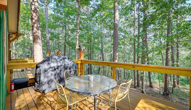 Pet-Friendly Eureka Springs Rental w/Private Deck