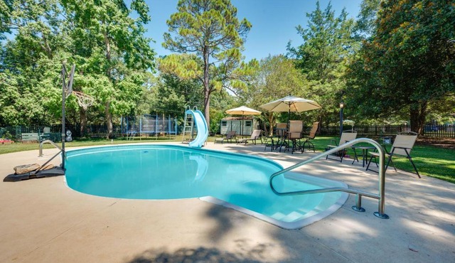 Pet-Friendly Fort Valley Home w/Private Pool