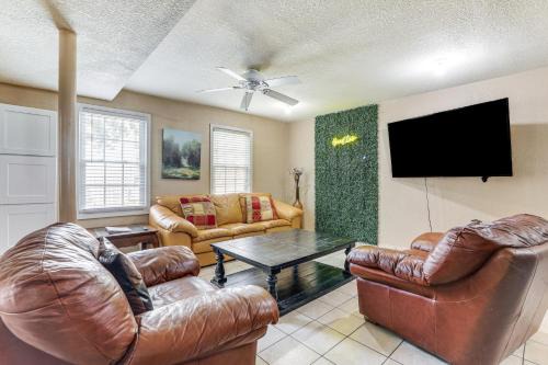 Pet-Friendly Lilburn Duplex w/Patio & Grills!
