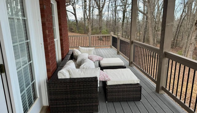 Pet Friendly on 5 Acres! 3 Master Suites Sleeps 14