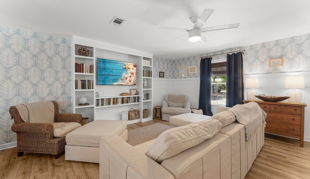 🌊Pet Friendly-Private Pool-4 Bikes-Short Walk to the Beach-Cottage Haven🌊