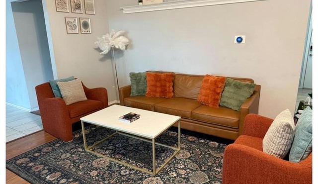 Pet Friendly - Q2 & Domain - King Bed - Pool Table