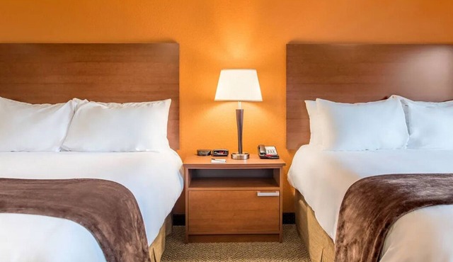 Pet-Friendly Room w/Full Kitchen Near Top Downtown Atlanta Attractions