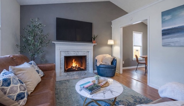 Pet-Friendly Sleeps 8 Fast WiFi Near Lake - Holiday Home