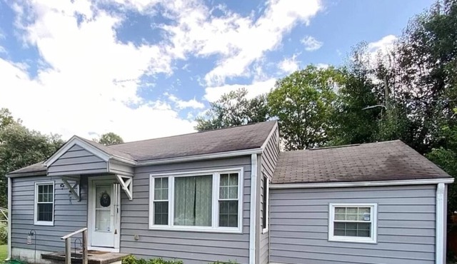 Pet friendly 2 bedroom, pool, fenced yard near Chattanooga