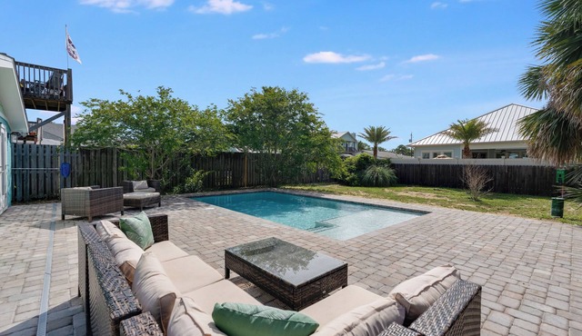 Pet Friendly Beach Cottage - Walk to the Beach Gated Access - Fenced in Yard - Bidawee