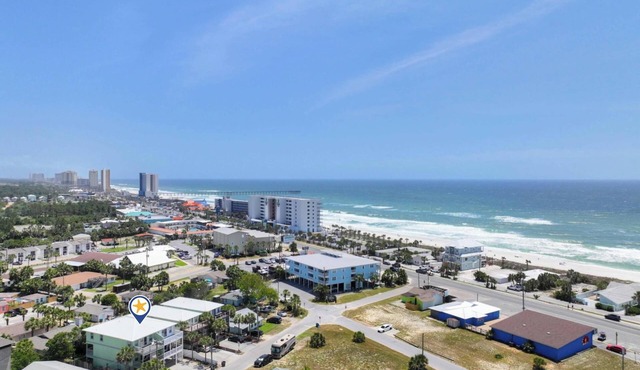 Pet Friendly Studio Near Beach, Free Activities, Perfect for Couples PCB Stay