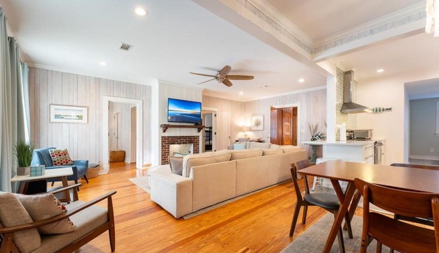 Pet-Friendly Beach Cottage on St Simons Island - Walk to Beach & Pier Village