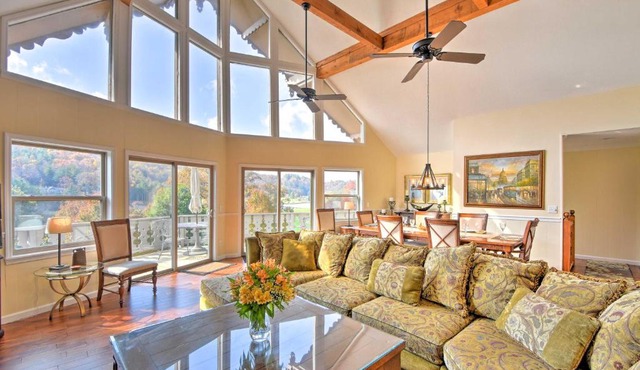 Picturesque ‘Sky Haus’ Sanctuary w/Mountain Views
