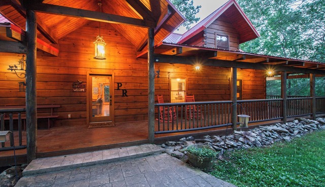 Pine Ridge - Total Comfort and Privacy atop a Mountain Ridge