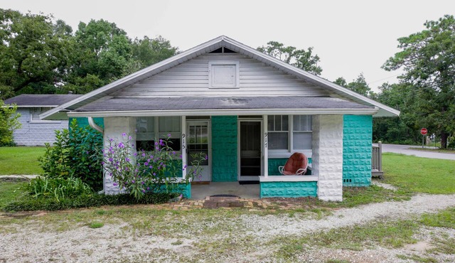 Pineapple Paradise: EPH, Close to Downtown, Beach!