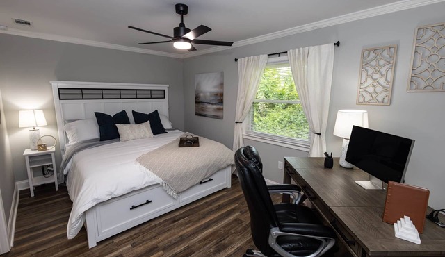 Pines at 5 Corporate Furnished Rentals Suite 120