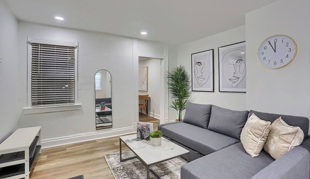 Pittsburgh Modern and Cozy 1 Bdrm With Free Parking