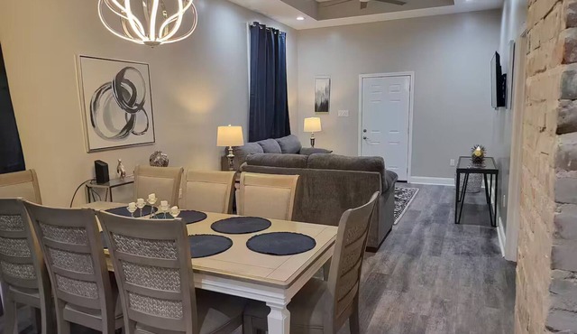 Pleasant 5-bedroom house with AC in vibrant New Orleans