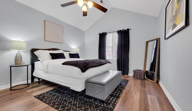 Plush Two Bedroom Retreat. A Home Away From Home!