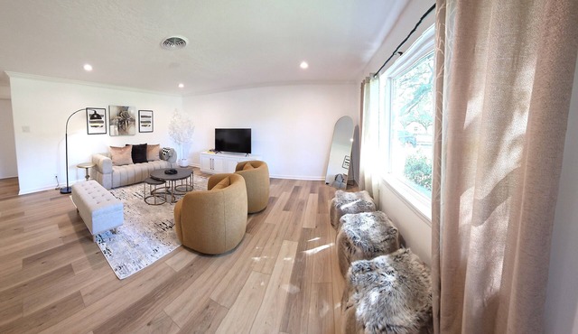 Polished Home Near Central/Galleria/NRG/Med Ctr