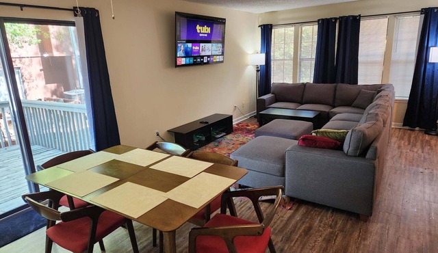 POOL-2 miles to FSU-Twin Kings En Suite Baths 2/2.5