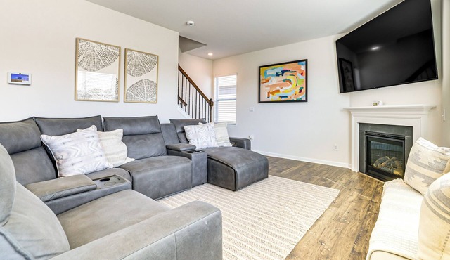 Pool Access, 2 Mi to Main St: Fountain Inn Home!