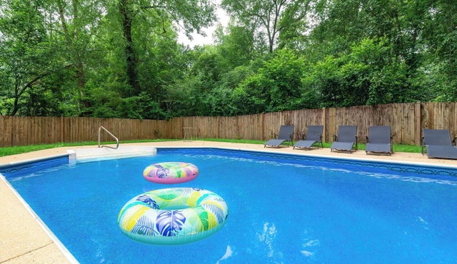 Pool, Fenced Yard, & Patio! Ventura Vista Retreat