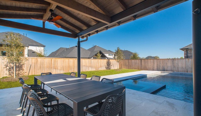 Pool, SPA, BBQ, Media Room home in The Woodlands