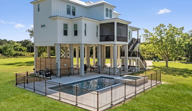 Pool & Spa Complete! Luxury Quiet Retreat, Bay Views.