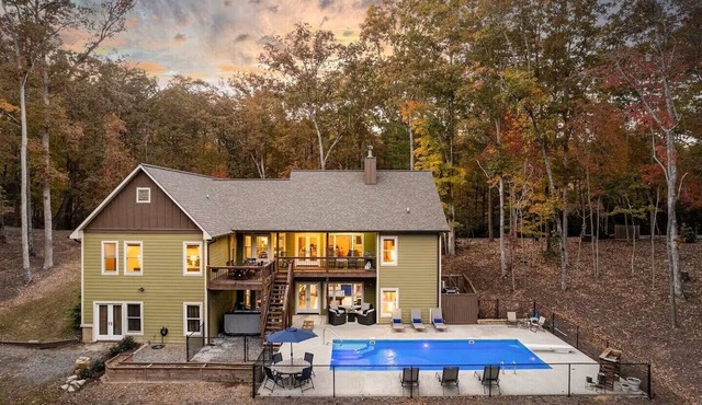 POOL Theater Hot Tub Game Room Sleeps 18 5 min to town