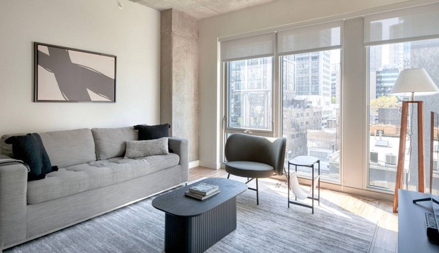 Premium West Loop 1BR w/ Deck, Pool & Gym, 3 blocks to L, by Blueground in Chicago
