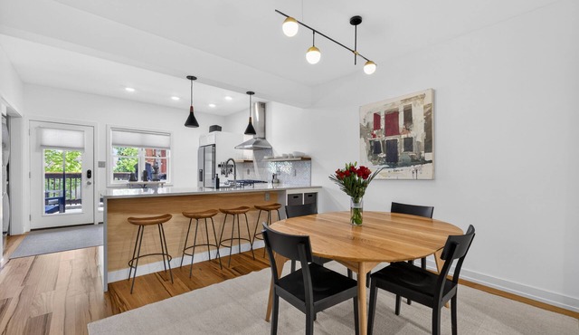 Pristine & Modern Downtown Condo-Walkable to IU in Bloomington