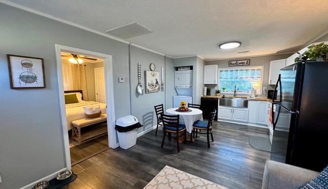 Private 1BR Retreat 10 Min to UT, Downtown, and Hospitals