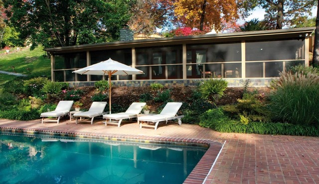 Private 2 bedroom bungalo