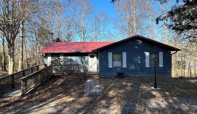 Private 3 Bed/2 Bath Watts Bar Lakehouse on Fenced 2 Acres [newly listed 2026]
