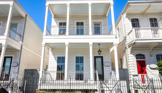Private 3BR on Carondelet by Hosteeva