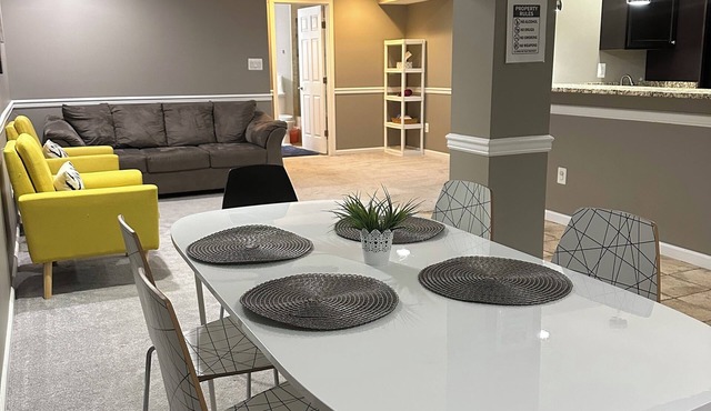 Private Basement Work & Travel Great Location Near Route 66 Jiffy Lube Live