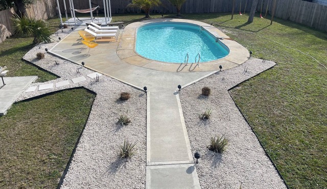 Private Bungalow with pool across the street from bay! 5 min drive to the beach.