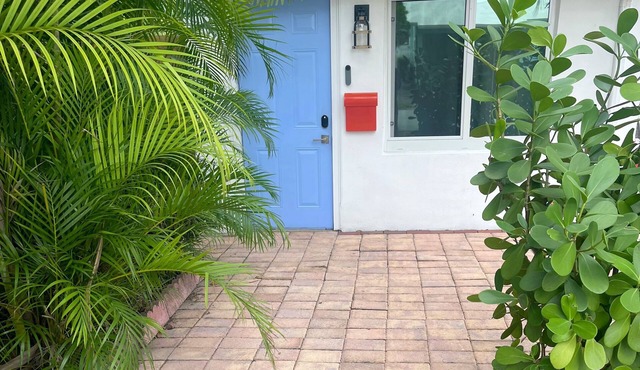 Private centrally located Fort Lauderdale cottage