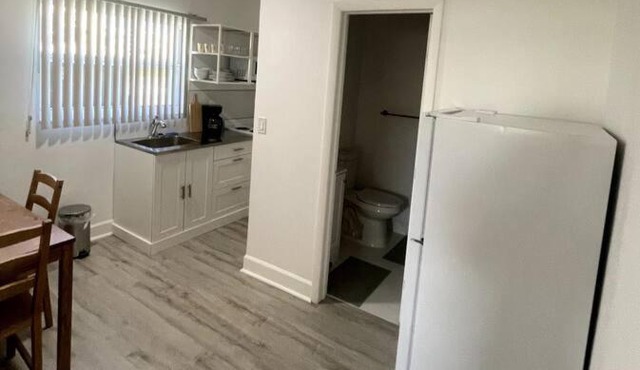 private condo, 2 bed, free parking and Wi-Fi, Plus