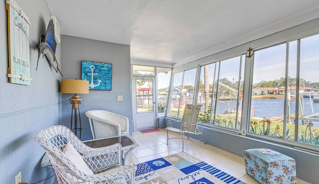 Private Dock! Canalfront Home: 4 Mi to Beaches in New Port Richey