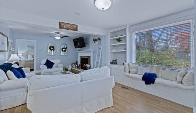 Private home - fire pit, deck, & great location!