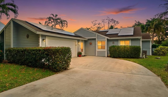 Private Home in the Heart of Jupiter Serenity