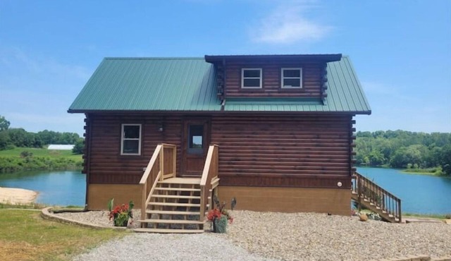 Private Lakefront Cabin with Hot Tub, Beach and Room for 10 in Norwalk