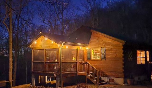 Private Log Cabin 2 miles from Blue Ridge Parkway