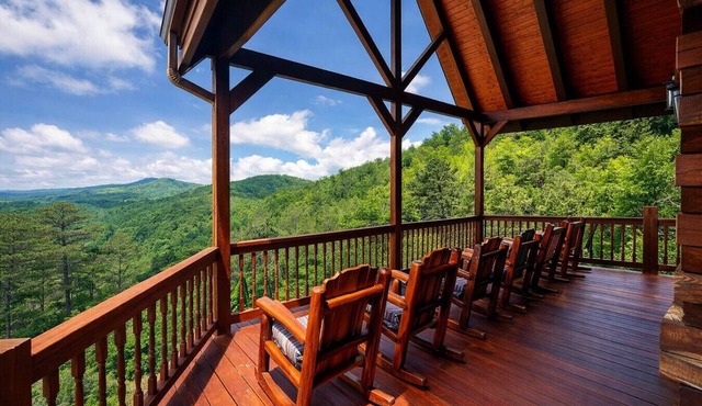 Private Mountain Escape for Large Groups Sleeps 17