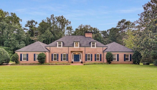 Private Pool Estate + Soccer Field Sleeps 16